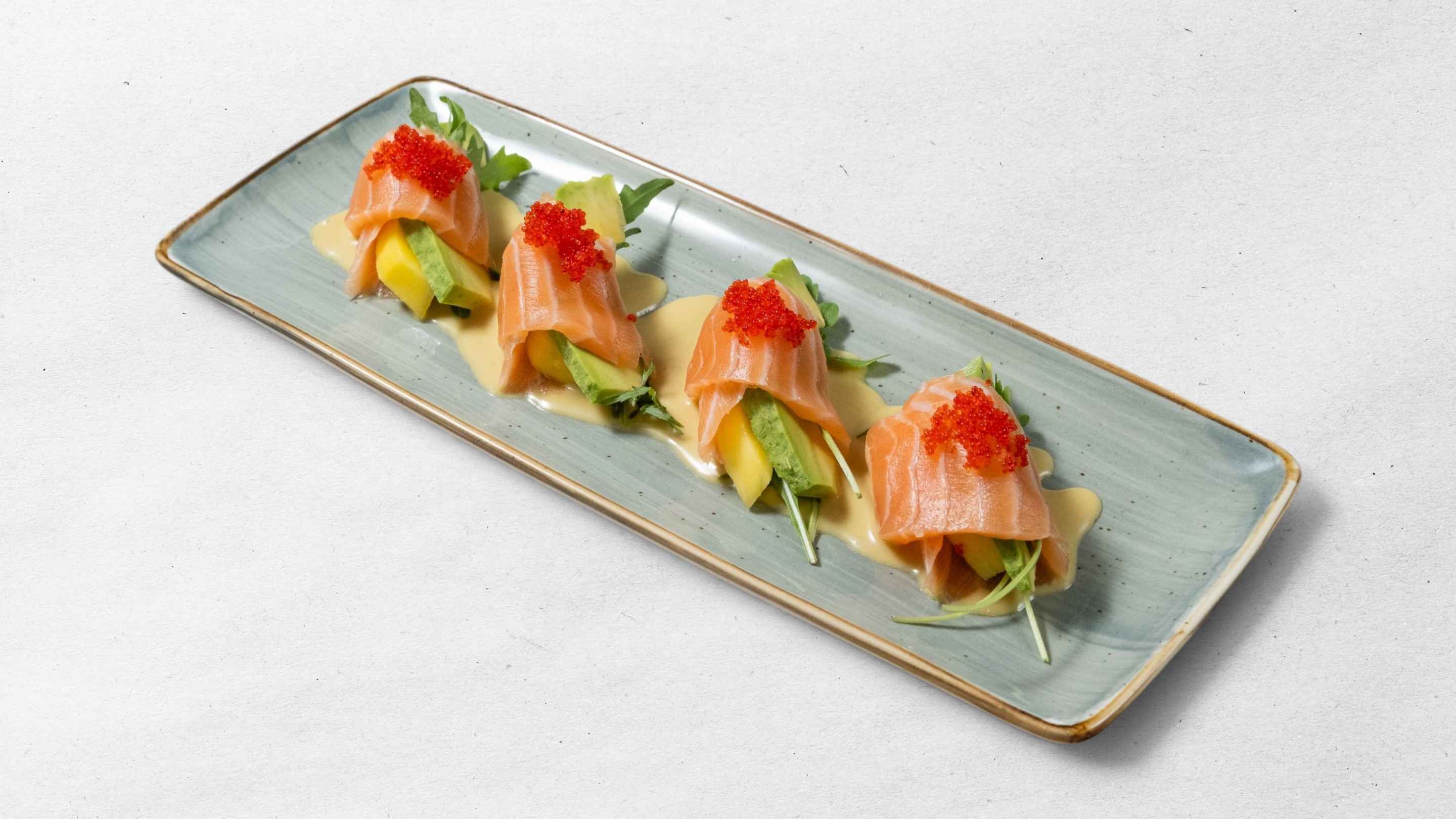 Fresh salmon roll