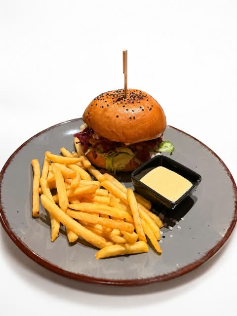 Burger s trhanou kachnou